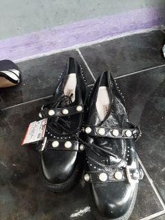 Sepatu Zara Basic