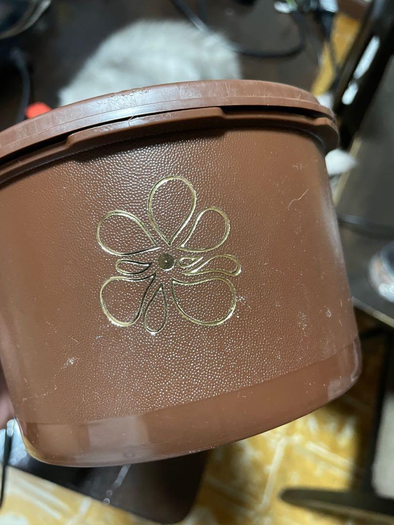 Small round plastic container (Category: Storage Boxes & Baskets) located in Quezon City. Submitted by garagesalemom (Listing ID 1118753020, Image 3). Description: Never been used. Authentic vintage Tupperware..