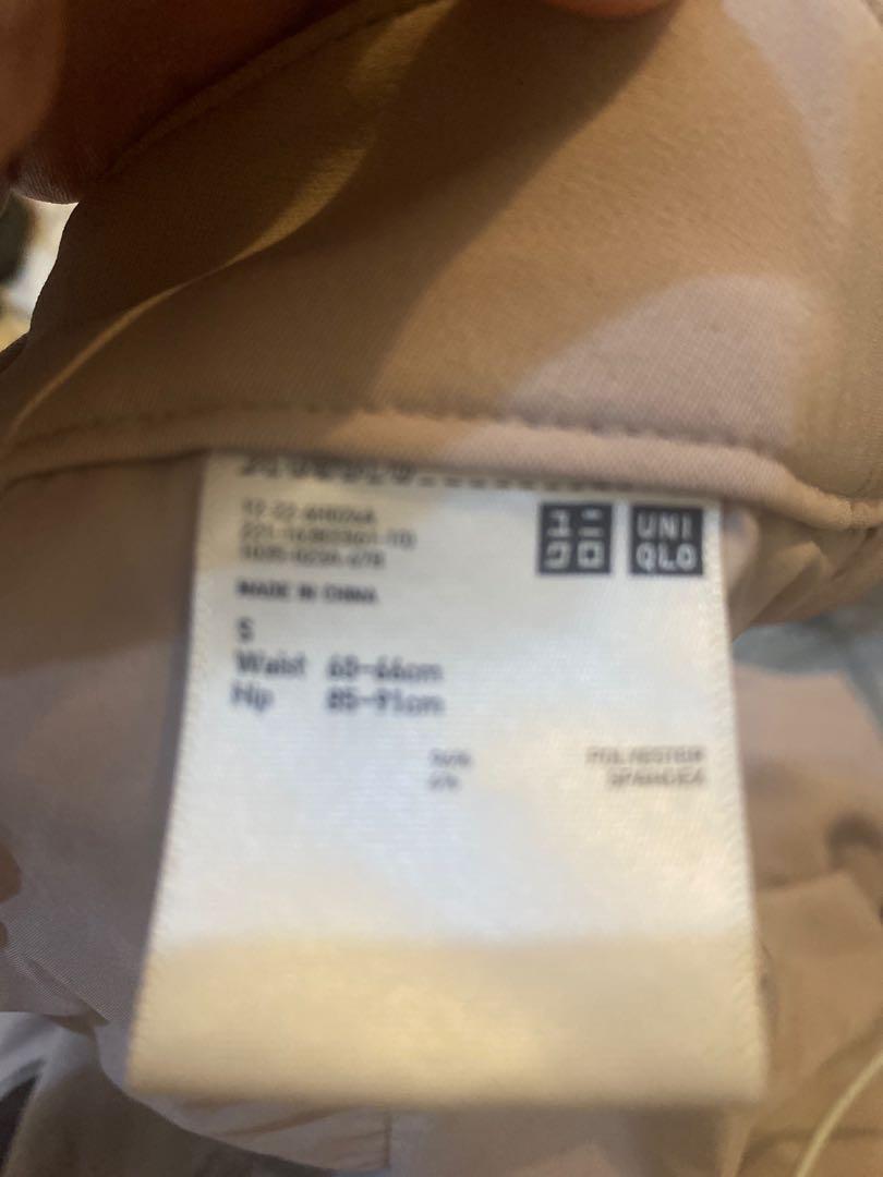 Uniqlo blush cropped trousers (Category: Other Bottoms) located in Mandaluyong City. Submitted by movingoutph (Listing ID 1118804391, Image 2). Description: Very good condition.