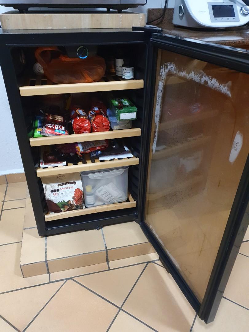 Vintec wine fridge V30SG 35 bottles, TV & Home Appliances, Kitchen Appliances, Wine Cellar