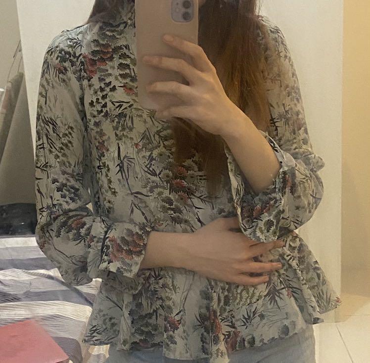 Zara printed too (Category: Blouses) located in Mandaluyong City. Submitted by movingoutph (Listing ID 1118802139, Image 1). Description: Fits S.