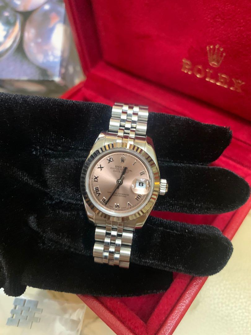 2005 Rolex Datejust Super Jubilee (Category: Luxury Watches) located in Paranaque City. Submitted by listitwithb (Listing ID 1118984908, Image 2). Description: 2005 Rolex Datejust Ladies 26mm Whitegold Superjubilee Roman dial Salmon pink face Complete links With box and certificate Ref no. 179174.