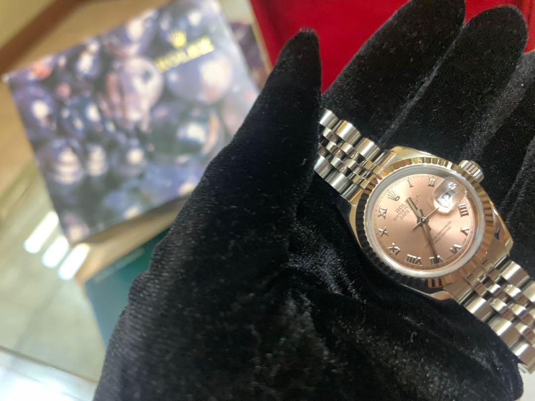 2005 Rolex Datejust Super Jubilee (Category: Luxury Watches) located in Paranaque City. Submitted by listitwithb (Listing ID 1118984908, Image 3). Description: 2005 Rolex Datejust Ladies 26mm Whitegold Superjubilee Roman dial Salmon pink face Complete links With box and certificate Ref no. 179174.