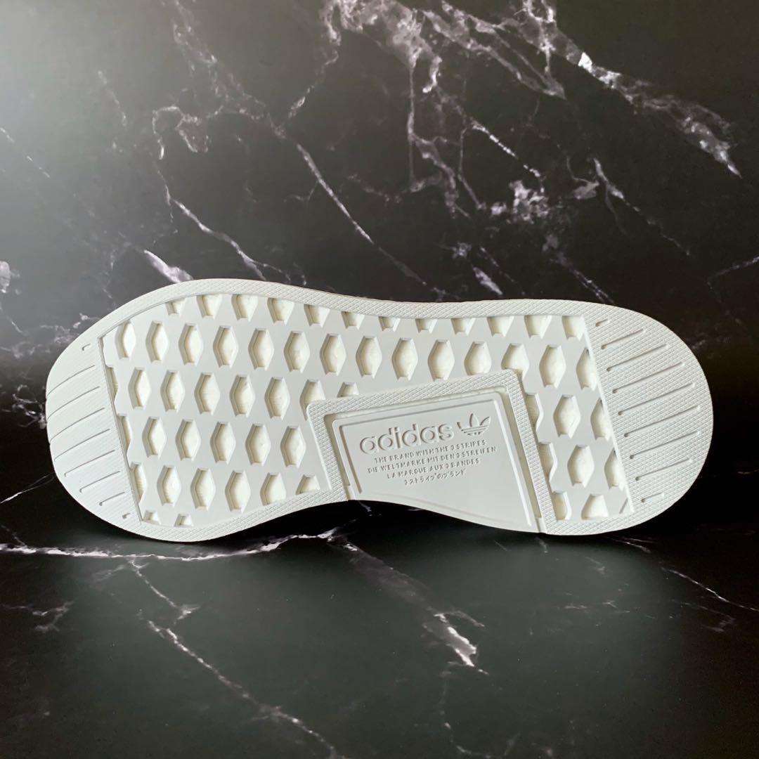 Nmd r2 primeknit online vs ultra boost