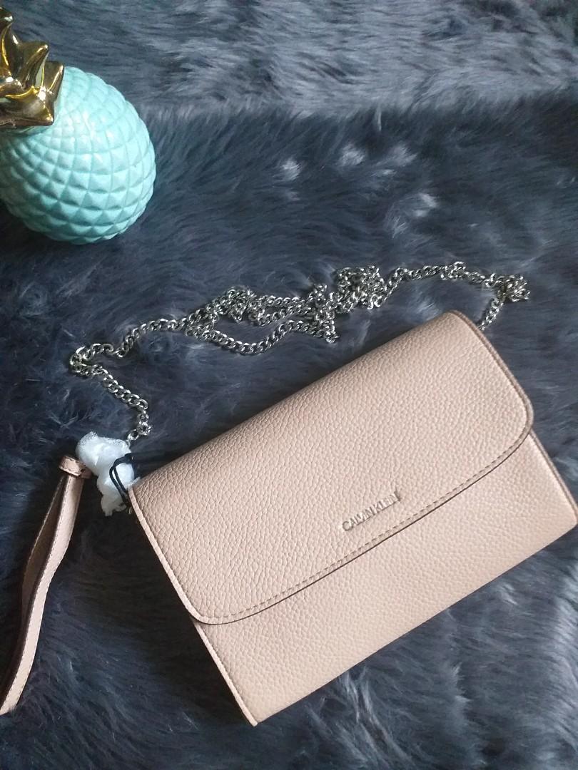 Calvin Klein Leather Chain Crossbody Bag, Women's Fashion, Bags & Wallets, Cross-body  Bags on Carousell