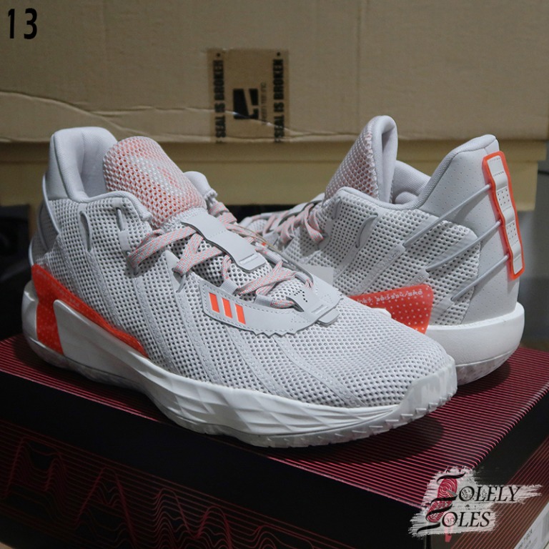 Damian lillard best sale shoes grey