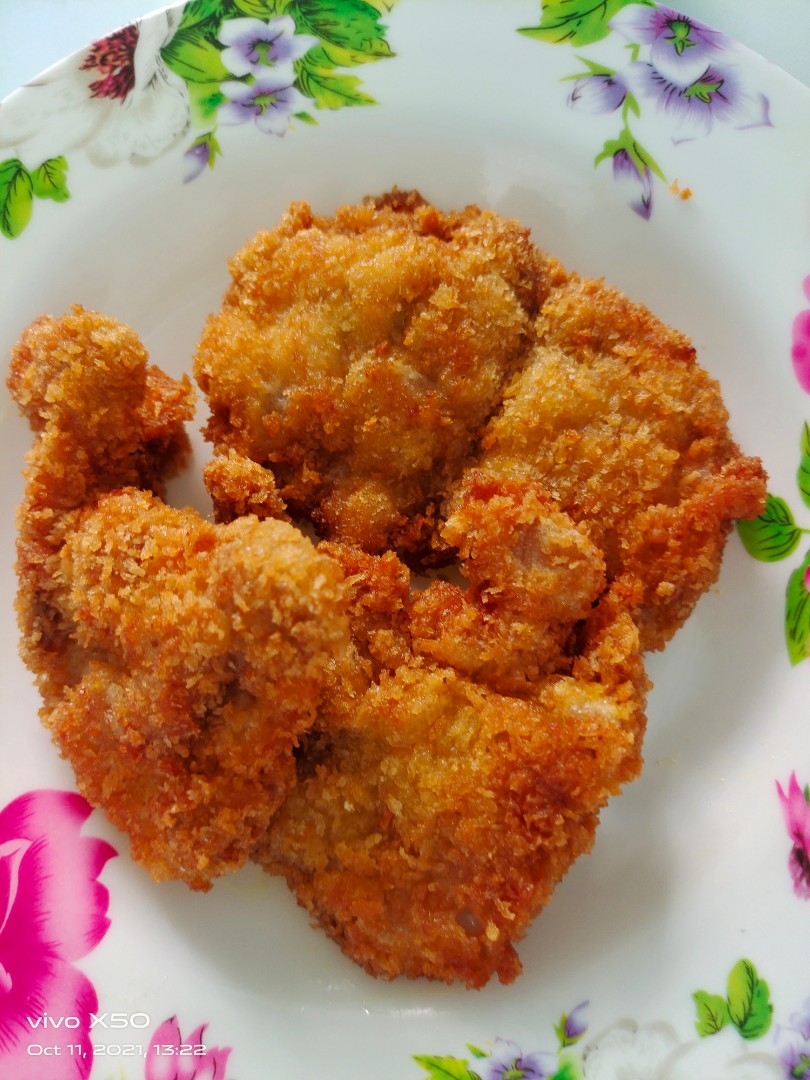 Fried chicken cutlet with Panko bread crumbs, Food & Drinks, Homemade