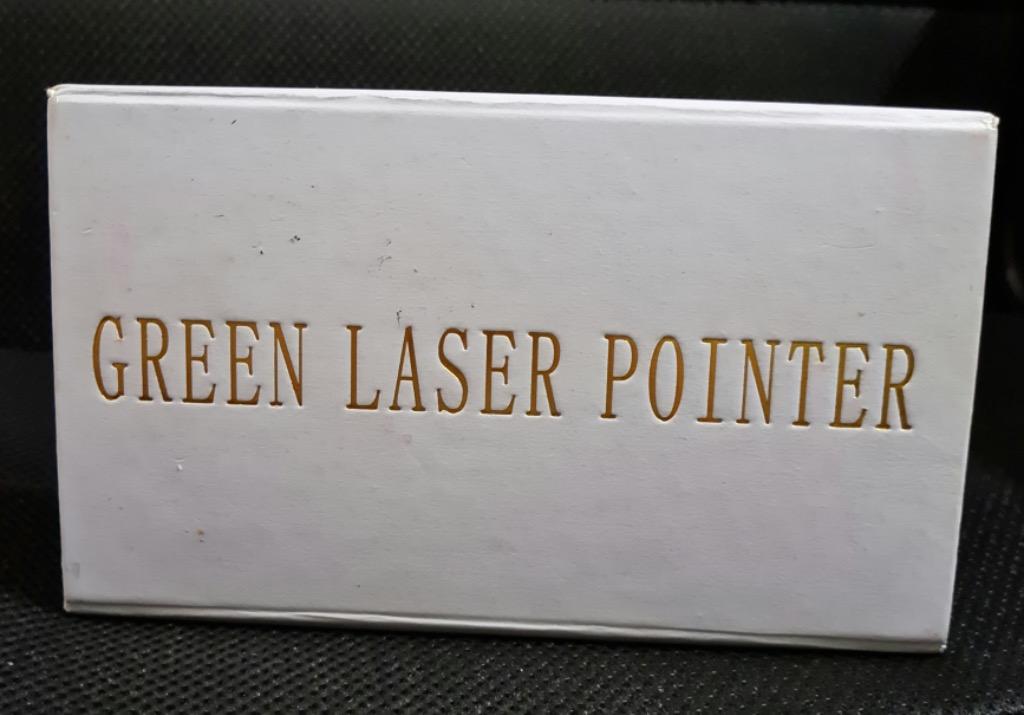 Green Laser Pointer (Category: Other Accessories) located in Singapore. Submitted by cindyloy07 (Listing ID 1118949608, Image 1). Description: Long distance, come with star cap, rechargeable battery & charger and 2pcs safety lock key..
