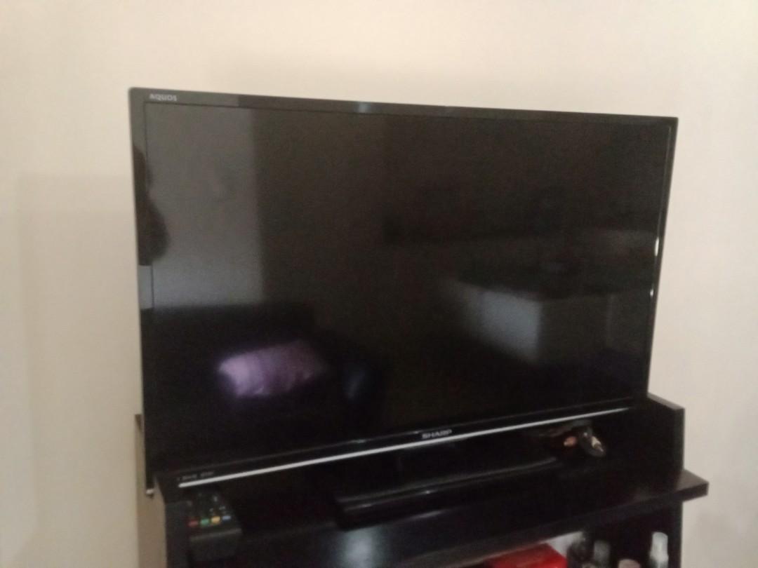MUST GO! Sharp Aquos 32" Defective (inverted/flickering display), TV