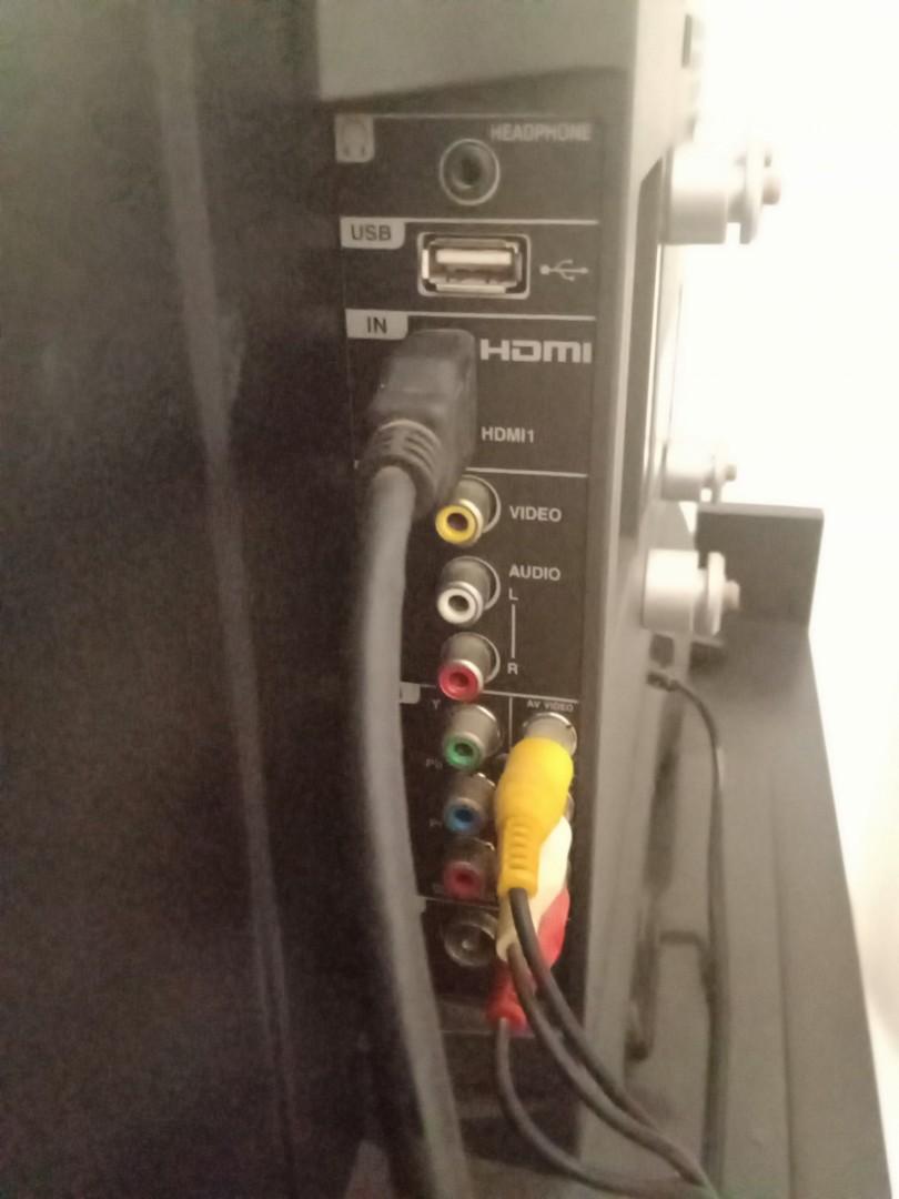 MUST GO! Sharp Aquos 32" Defective (inverted/flickering display), TV