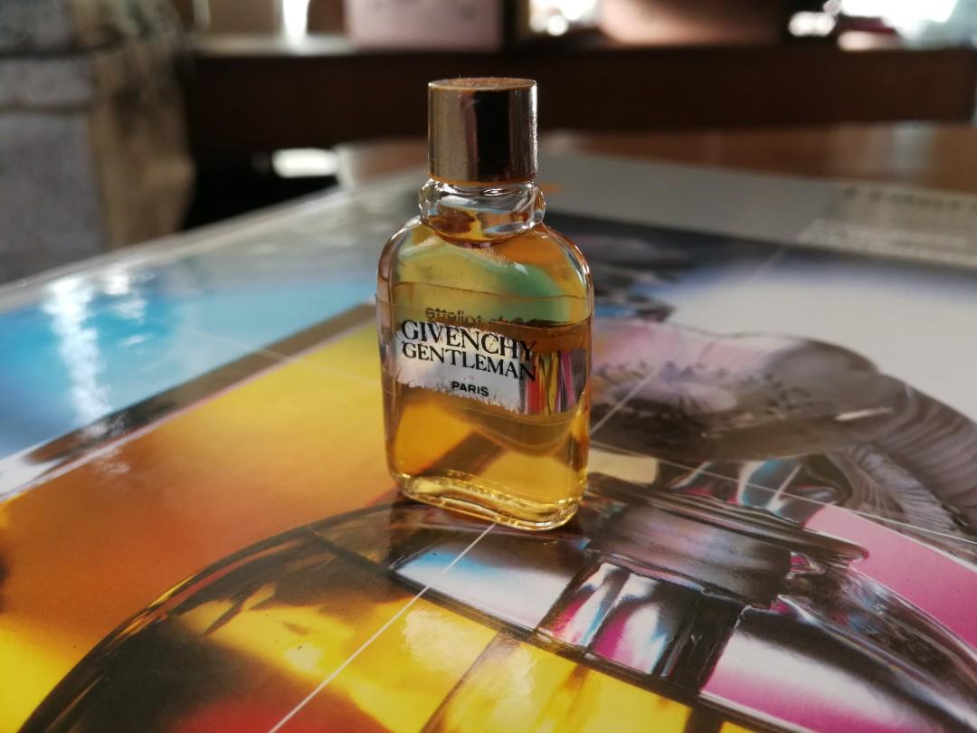 Givenchy store gentleman classic