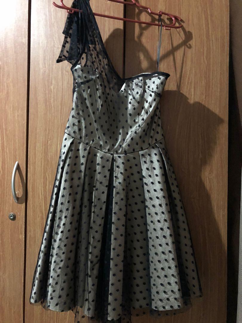 Topshop Short Dress (Category: Dresses) located in Manila. Submitted by loralheidavid (Listing ID 1118979805, Image 1). Description: This item fits me, I'm 5'1" and waist is 25".