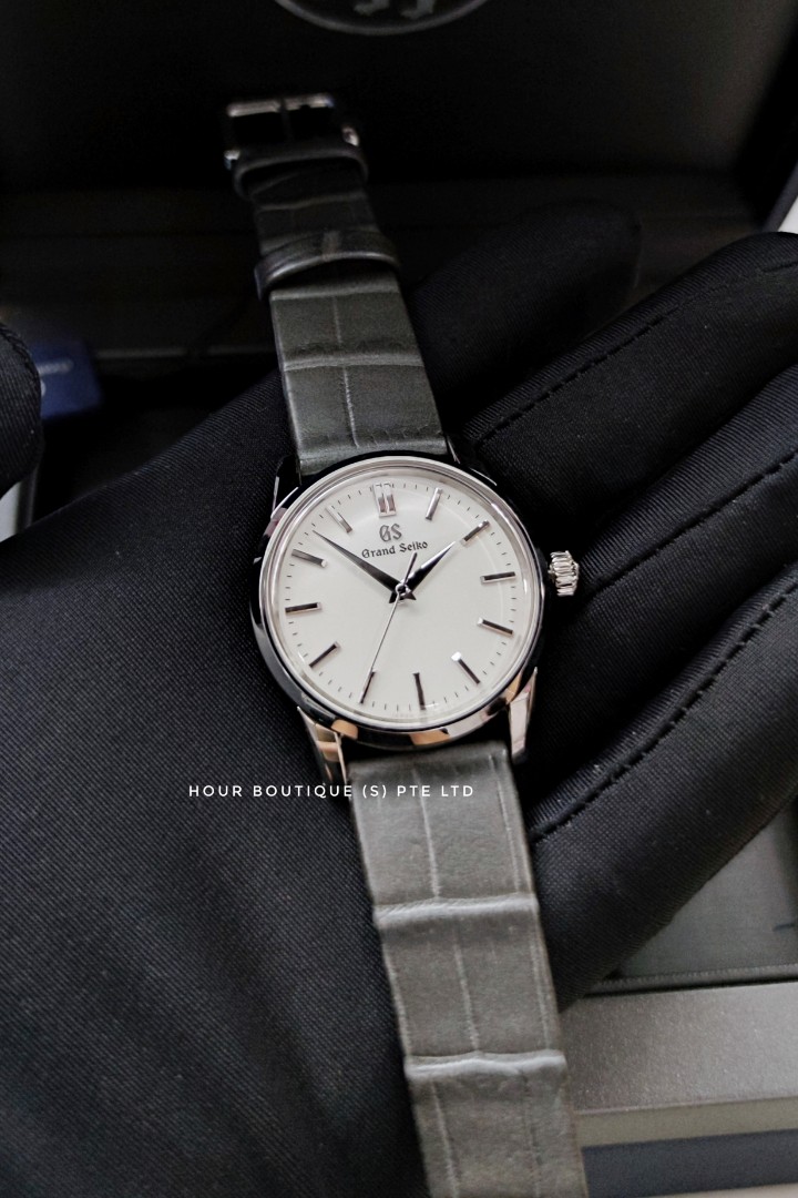 Pre-Order * Grand Seiko 2021 Medium Size White Dial Quartz Watch SBGX347,  Luxury, Watches on Carousell