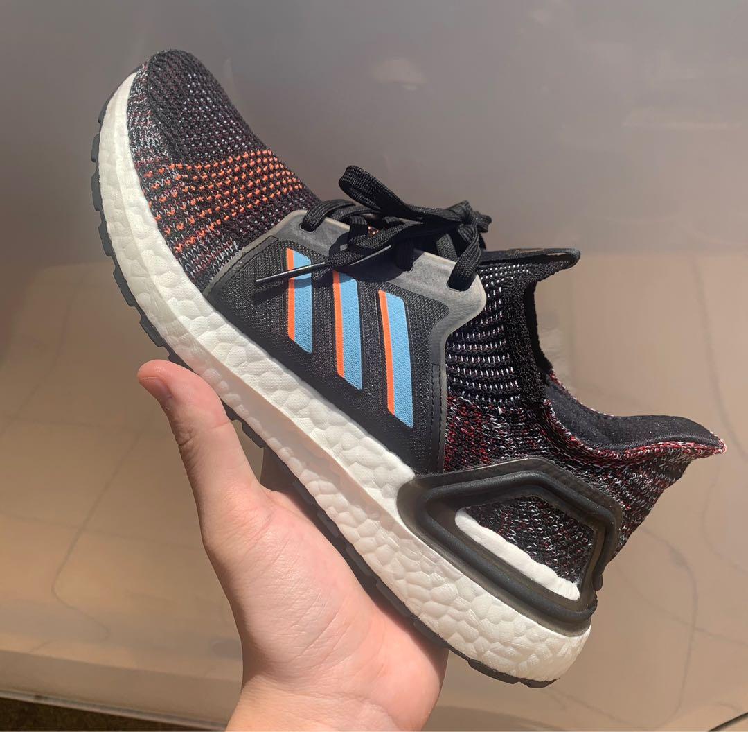 Ultraboost 19 core top black glow blue