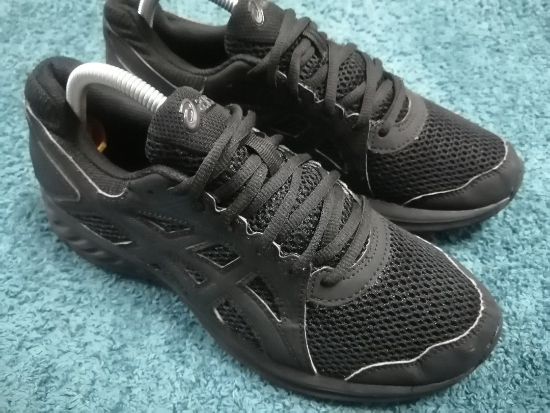 Asics top triple black