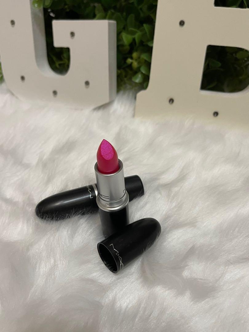 Authentic brand new MAC lippie 👄 (Category: Makeup) located in Marikina City. Submitted by girlbalikbayan (Listing ID 1119142751, Image 3). Description: 📌Last price posted! It’s already cheap and sale price. 100% guaranteed authentic. I dont sell fake cosmetics! 🎄BER MONTH SALE 🎄These are some great gift ideas for the lovelies on your Christmas list. We’re sure they’ll love it. Add to cart na yan🛒 MAC💄 - Frost is the iconic product that mad