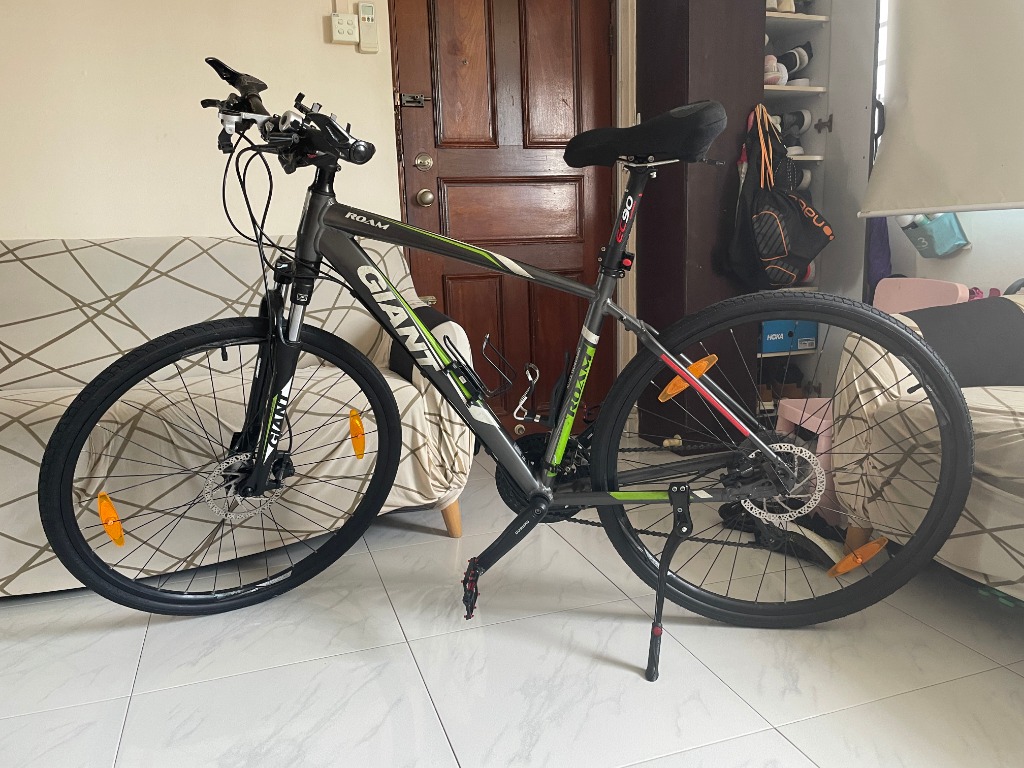 Giant Roam 2 DISC Sports Equipment Bicycles Parts Bicycles on