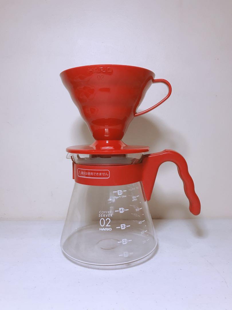 HARIO POUROVER SET 02 (Category: Other Kitchenware & Tableware) located in Taytay. Submitted by de.cafe (Listing ID 1119136974, Image 1). Description: HARIO POUROVER SET - 02 Dripper plastic (NEW) - 02 Coffee Server, up to 5 cups (Like new) - Both red 💰 Php 999 only.