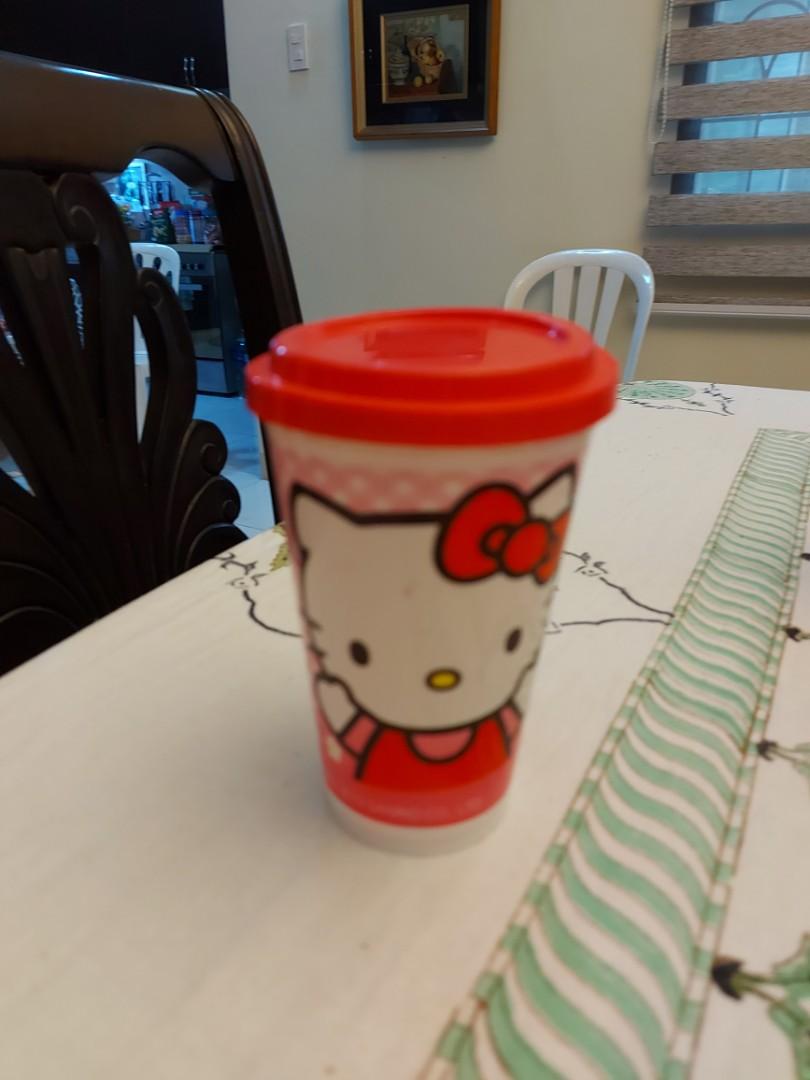 Jollibee cups + free Hello Kitty cup with lid (Category: Weaning & Toddler Feeding) located in Quezon City. Submitted by jacqueline_velasco14 (Listing ID 1119066535, Image 3). Description: made of plastic payment via BPI or Gcash.