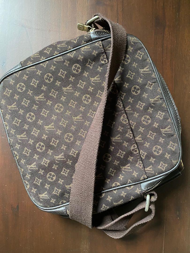 LV Monogram Canvas Danube Bag (Category: Luxury Bags & Wallets) located in Pasig City. Submitted by noelle_today (Listing ID 1119025529, Image 2). Description: stock sa cabinet - issue: zippers are too tight and may need fixing As is where is.