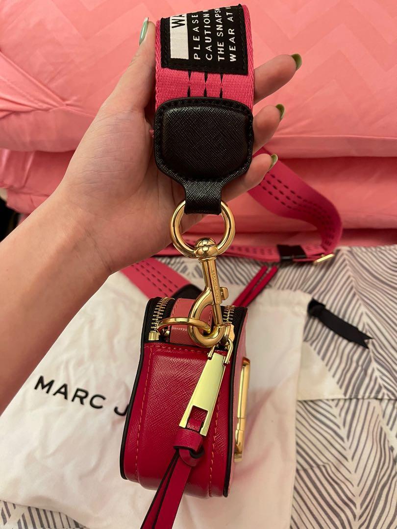 Marc Jacobs Snapshot Warning Label Strap Crossbody Bag in Pink