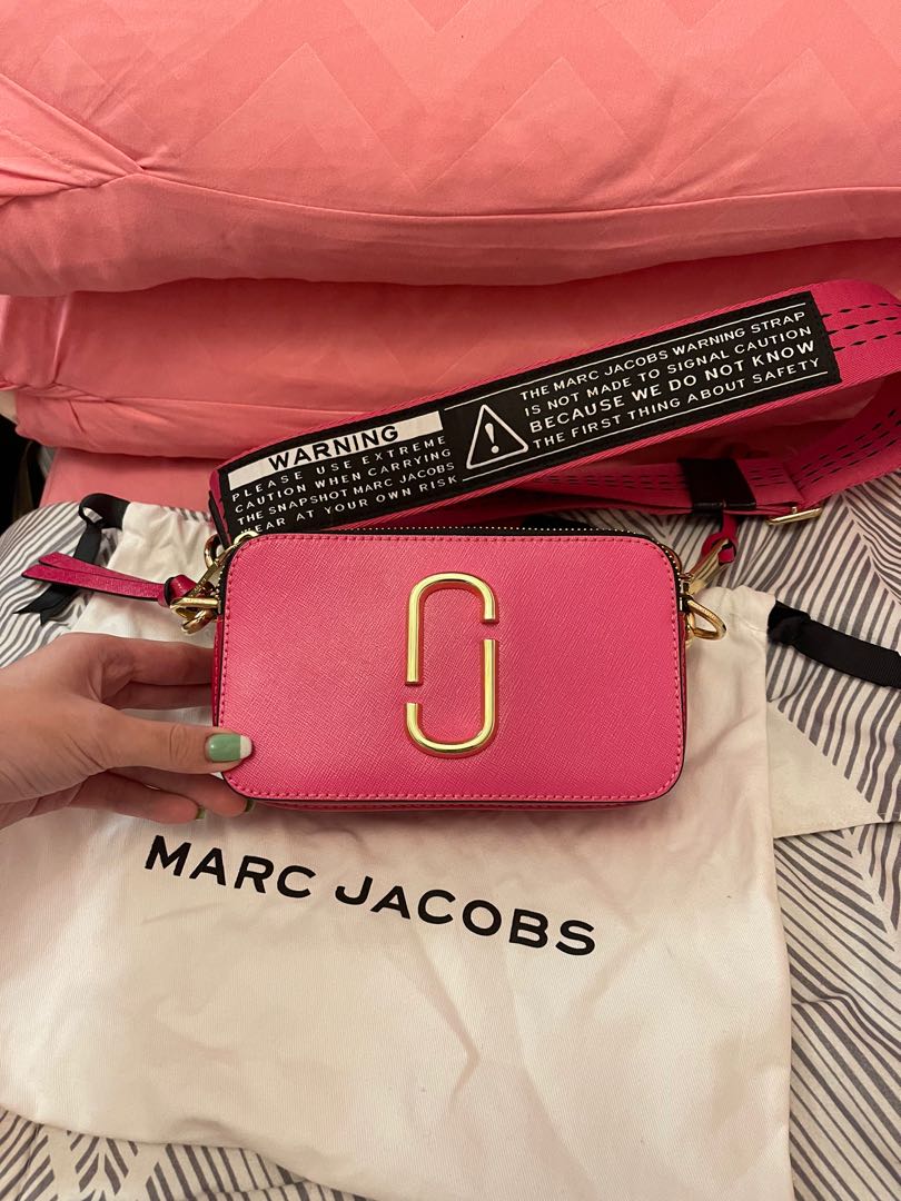 💖Marc Jacobs Snapshot warning label strap💖, Luxury, Bags & Wallets on  Carousell