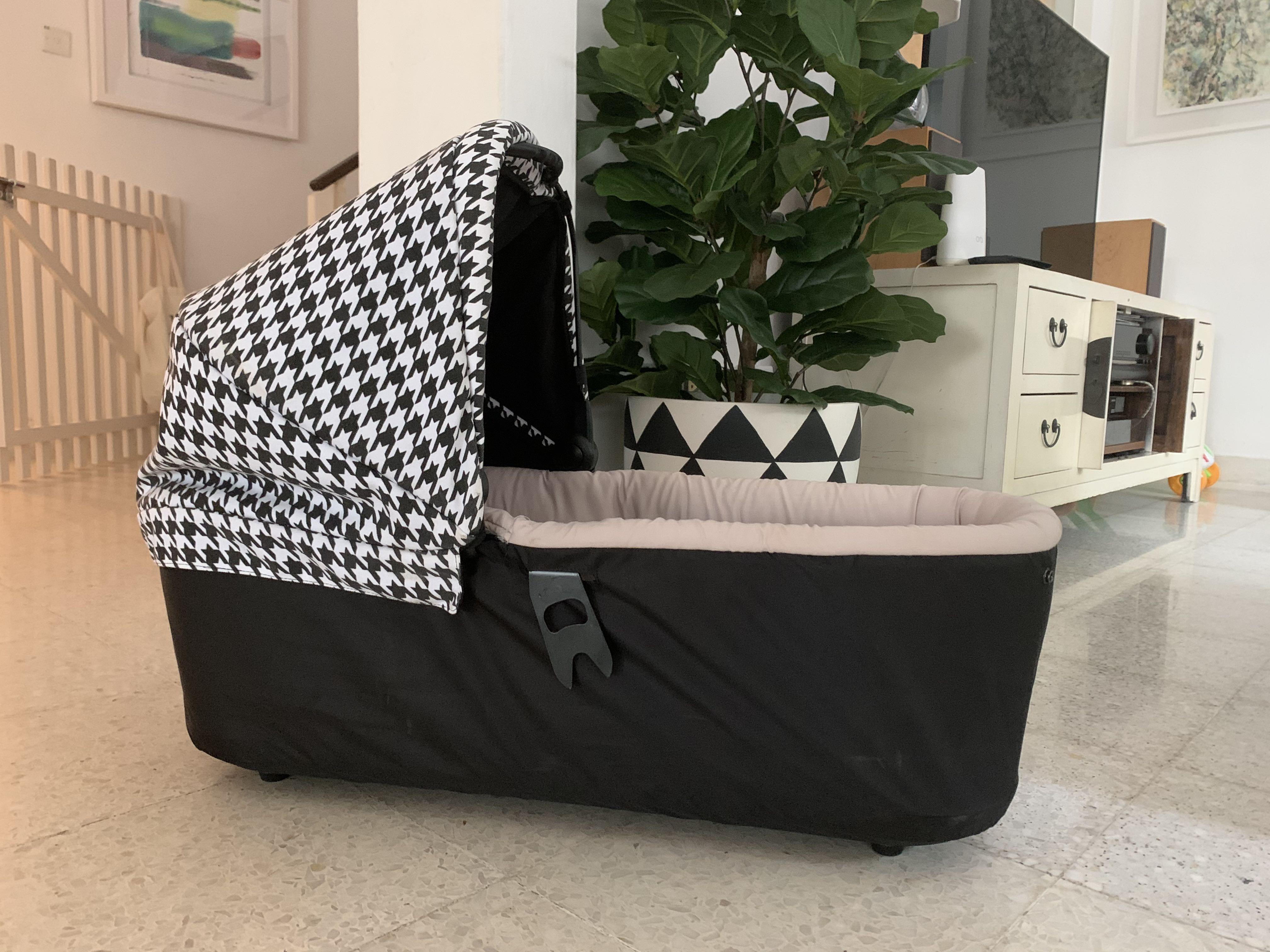 mountain buggy carrycot plus