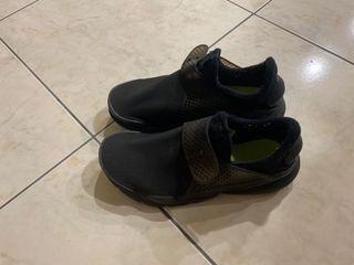 NIKE sock dart 全黑