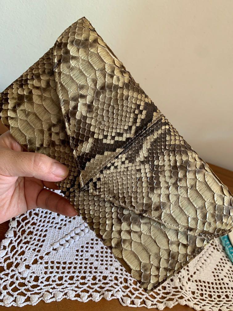 Python Skin Envelop Wallets (Category: Bags & Wallets) located in Singapore. Submitted by amethyst71 (Listing ID 1119027068, Image 1). Description: Envelopes Model, 1 slot for card A bit defect on the liner, outside skin still Perfect. Can use for coctail or dinner dates 😆🥂.
