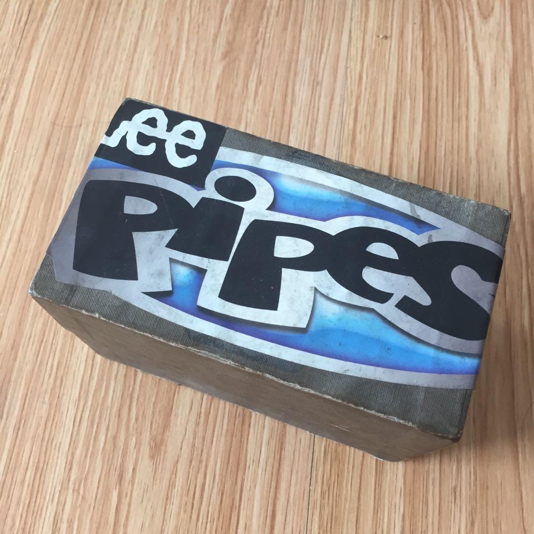 Sewing Kit/Box | Leveret Hard Box (Category: Storage Boxes & Baskets) located in Quezon City. Submitted by bareminimalistph (Listing ID 1119102340, Image 1). Description: ✨FREEBIE✨ PRE-LOVED Leveret Hard Box with Lee Pipes Sticker ▪️Used as a sewing kit/box. ▪️Flaws: Signs of use ▪️Pay only for shipping fee..