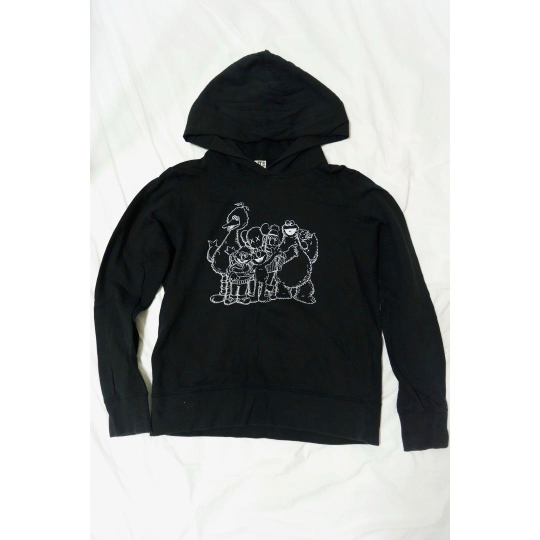 Uniqlo shop kaws pullover