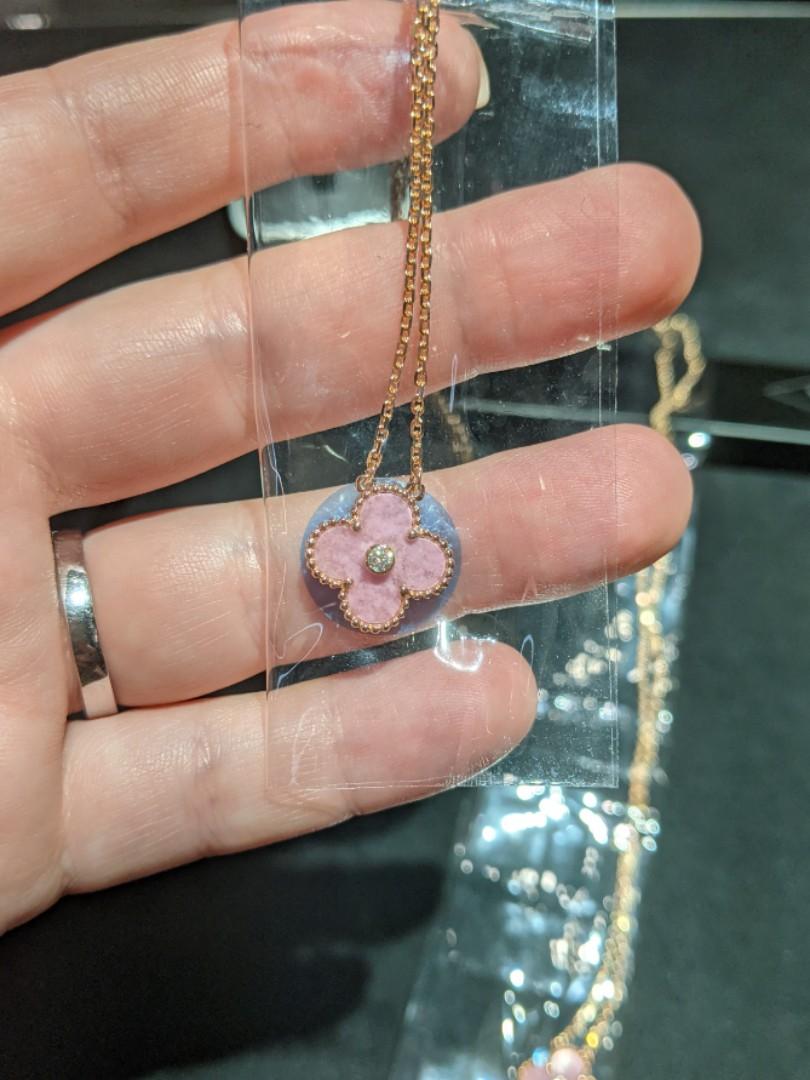 Van Cleef and Arpels VCA 2021 holiday Pendant, Women's Fashion