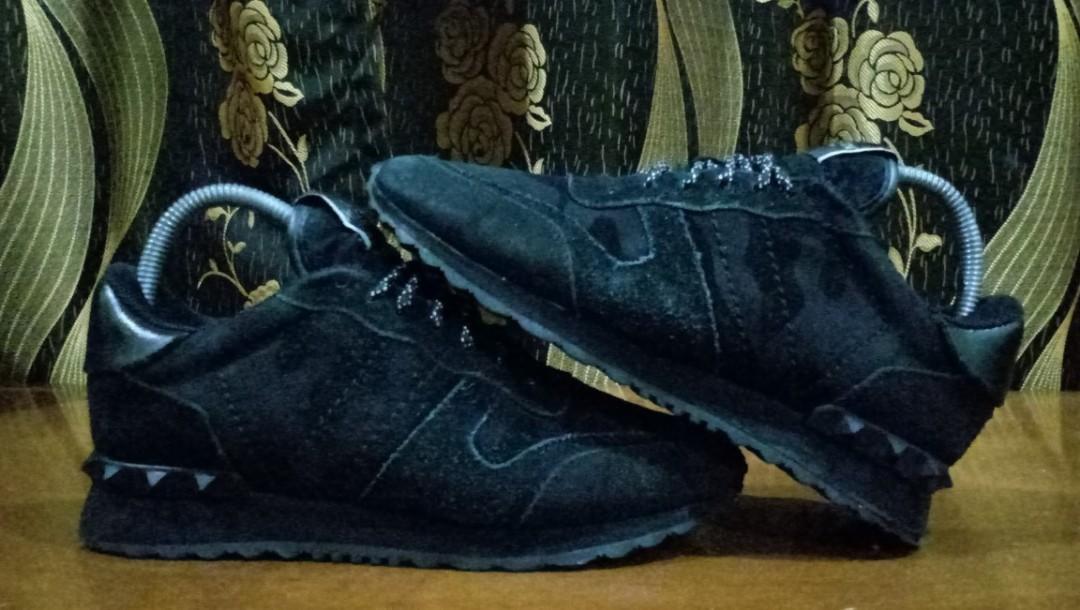 Valentino triple black camo sales
