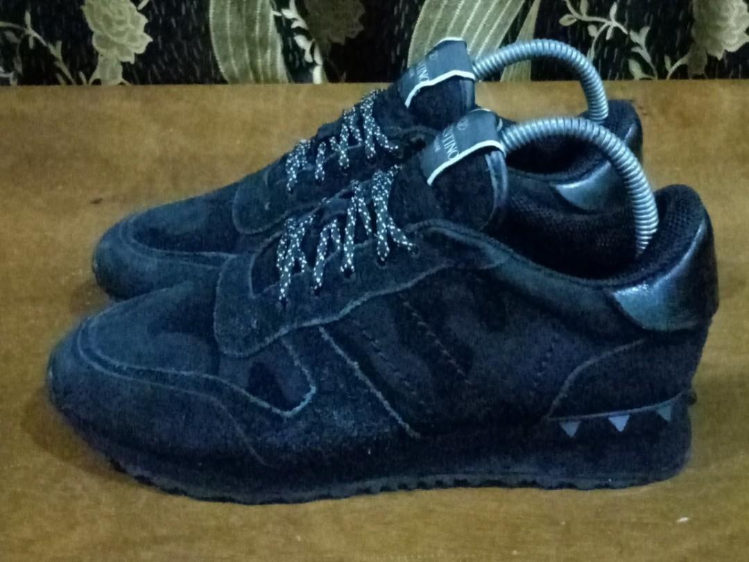 Triple black valentino trainers hot sale