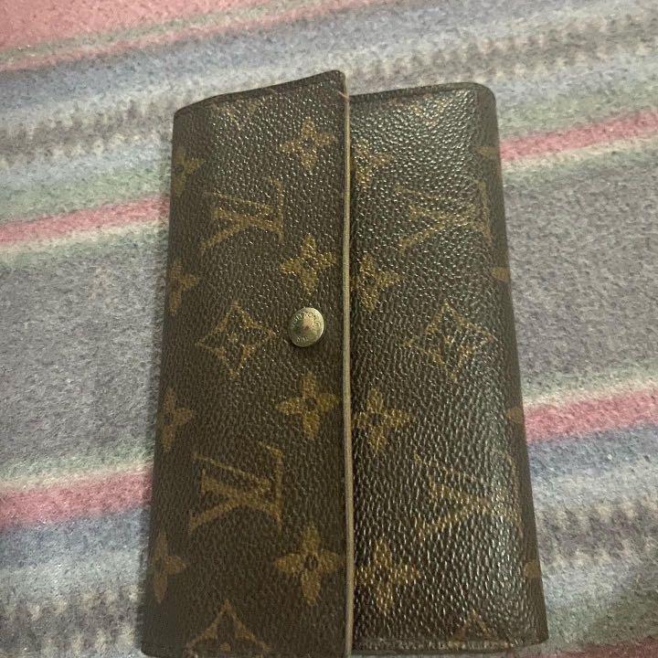 LV Louis Vuitton zippy compact bifold wallet, Luxury, Bags & Wallets on  Carousell