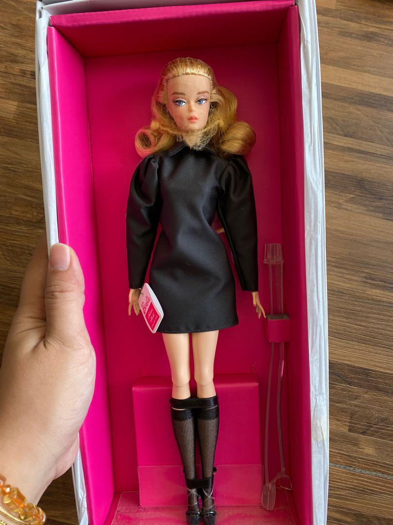Barbie best in black doll shop
