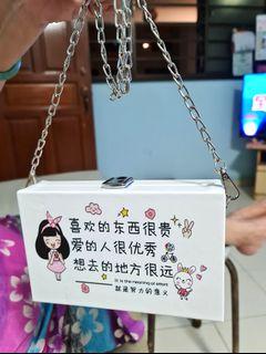 Boxy bag with silver chain