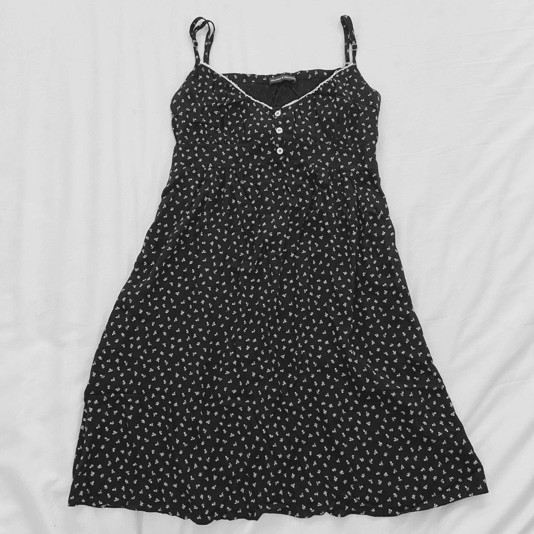 Brandy melville navy floral lace arianna dress, Women's Fashion, Dresses &  Sets, Dresses on Carousell