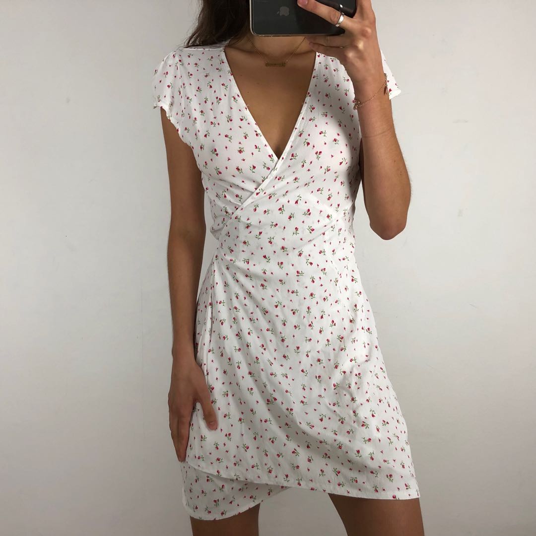 brandy melville white floral robbie Women s Fashion Dresses Sets Dresses on Carousell