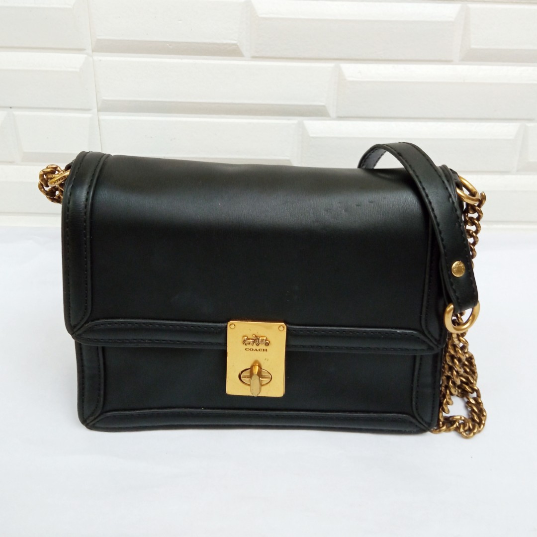 Coach Hutton Turn Lock Chain Sling Bag Women S Fashion Bags Wallets On Carousell