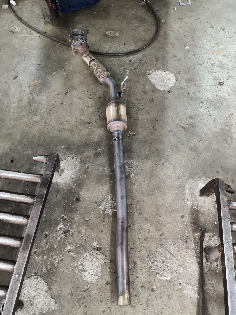 Downpipe outlet mk6 gti
