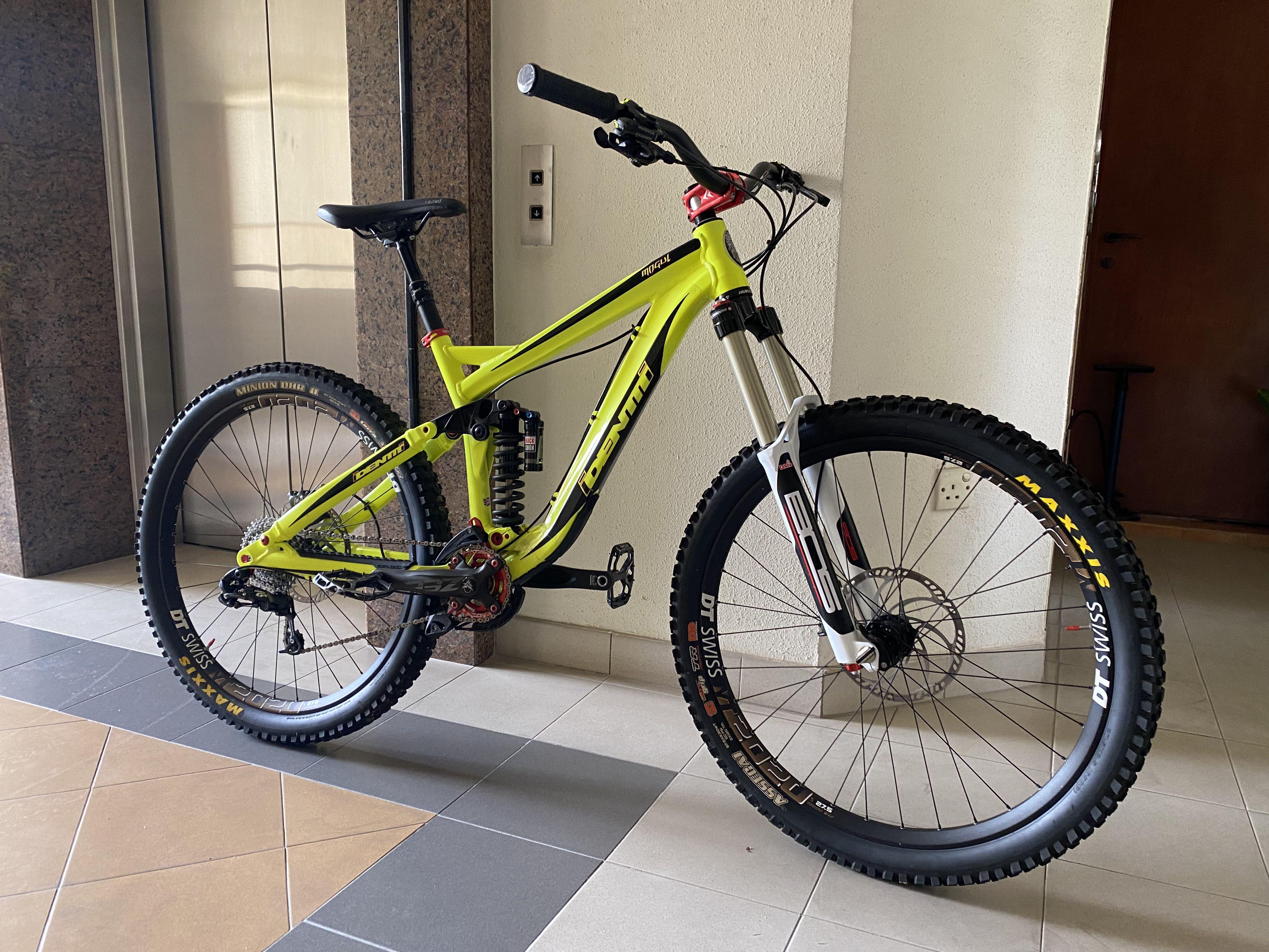 Identiti mogul sale