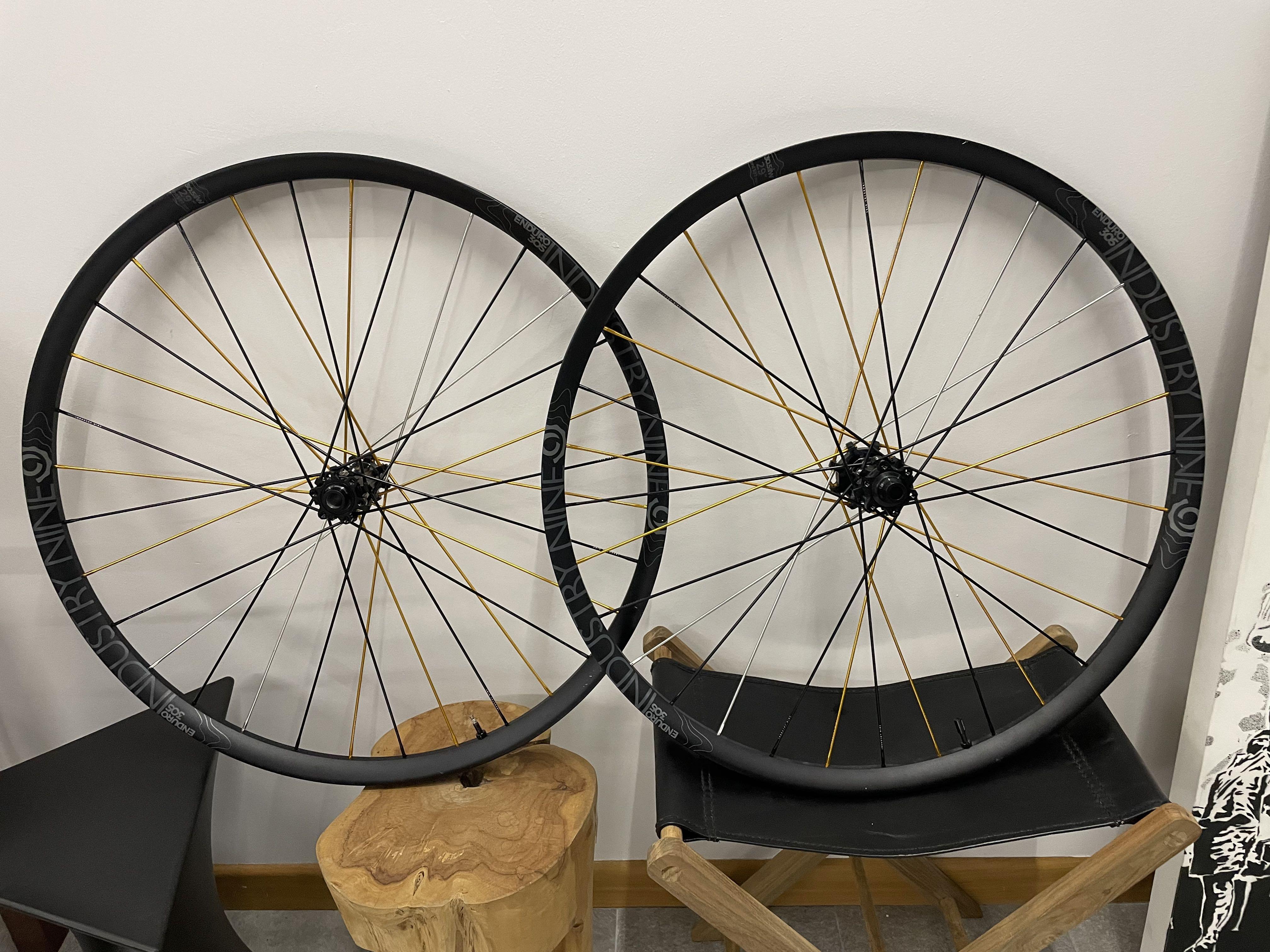 Industry 9 hotsell enduro 305