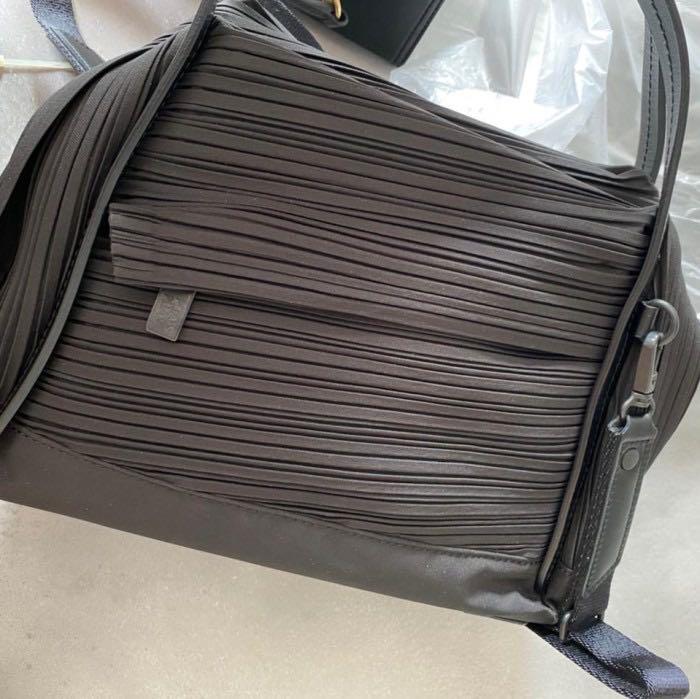 Pleats Please Issey Miyake small black bag, Fesyen Wanita, Tas & Dompet di  Carousell