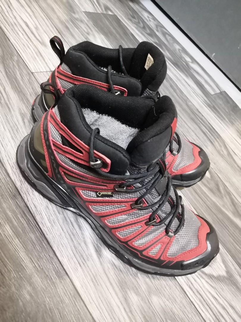 Kasut Hiking Salomon