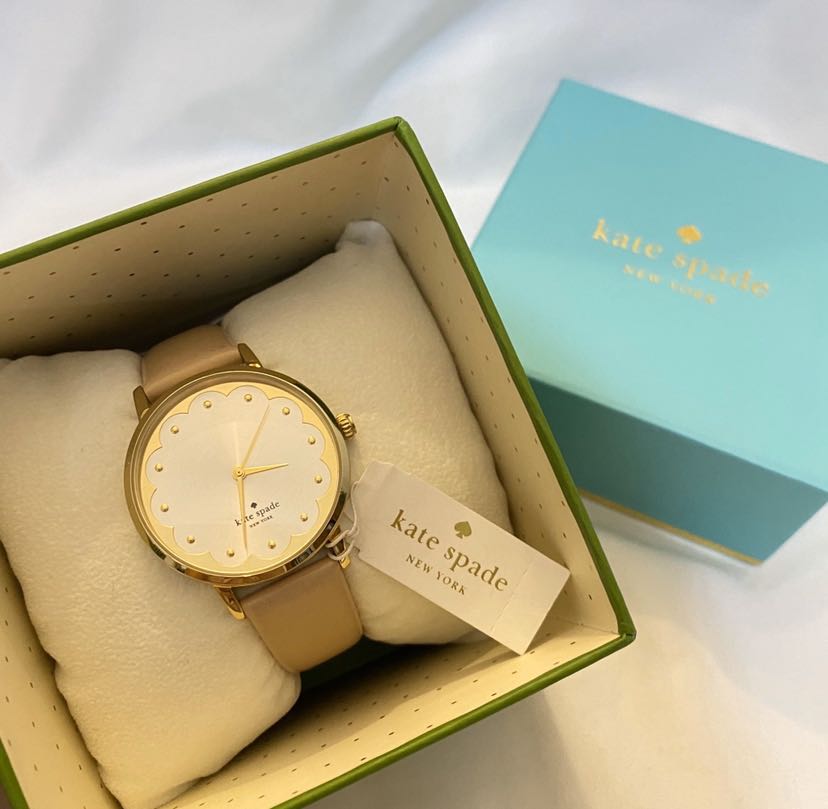 Metro scallop top watch