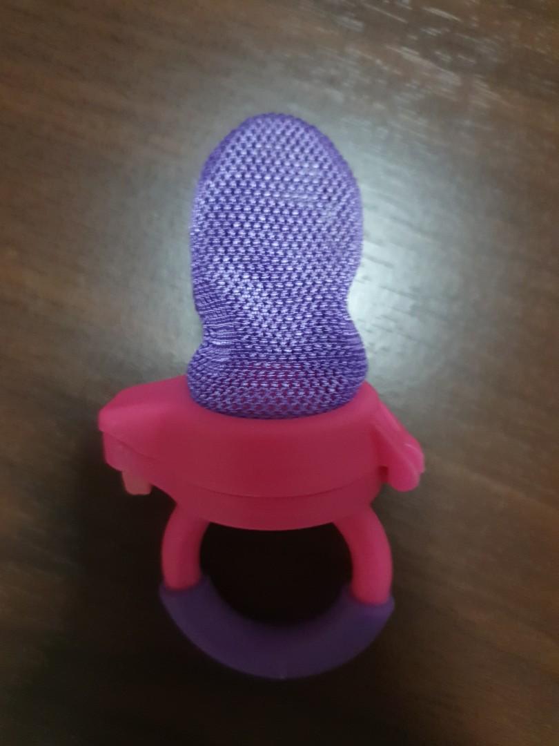 Munchkin Fruit Feeder (Category: Soothers & Pacifiers) located in Las Pinas. Submitted by decluttermatters (Listing ID 1119401582, Image 1). Description: 🧸Used but in excellent condition. 🧸Sterilized. RFS: Decluttering.