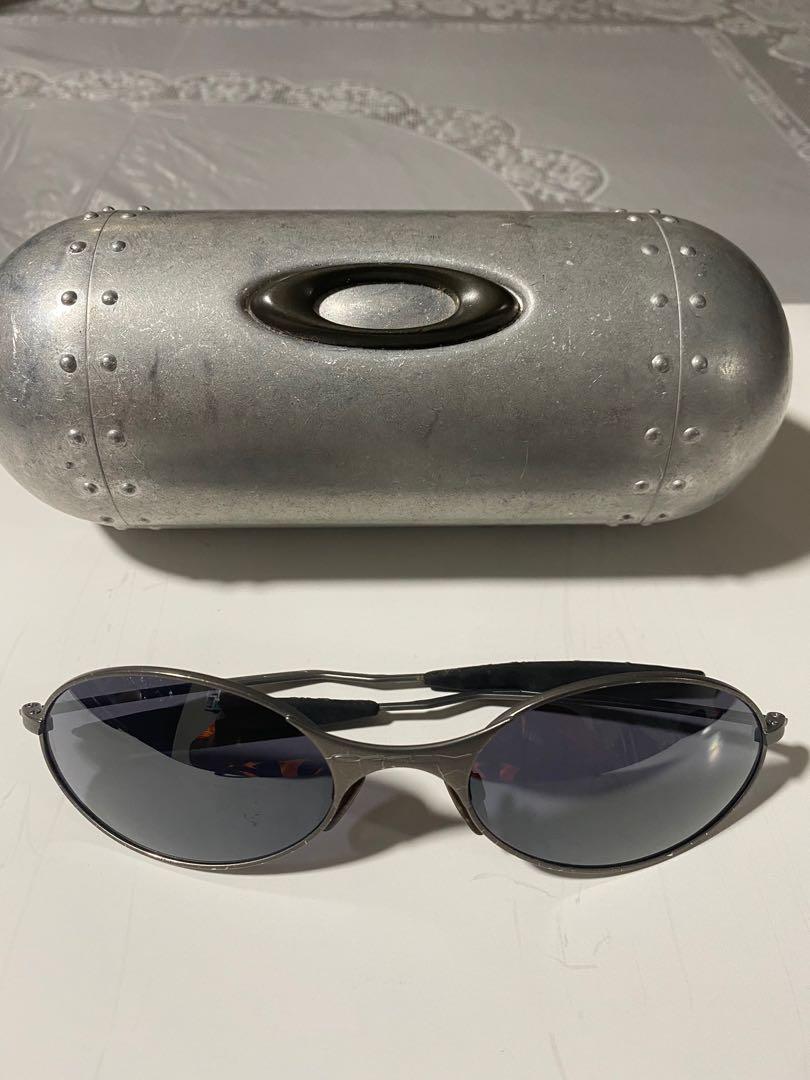 Oakley Sunglasses vintage, Men's Fashion, Watches & Accessories, Sunglasses  & Eyewear on Carousell
