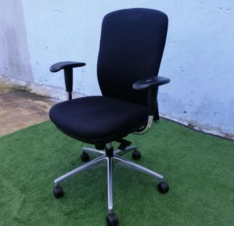 R13-C Kerusi H/Back Height Adjustable Arm Chair w/Wheels Black 