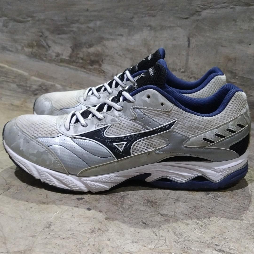 Model shop sepatu mizuno